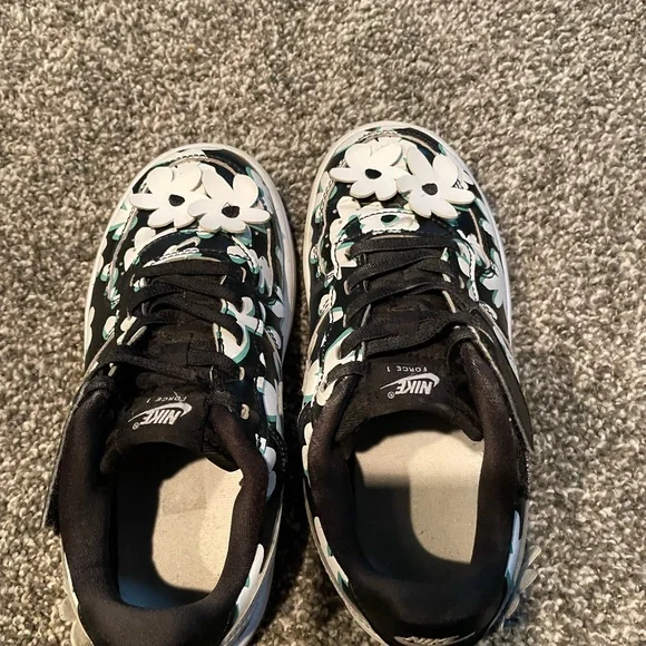 Nike Kids Black and White Floral Sneakers - Picture 2 of 7